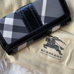 AUTHENTIC Burberry Beat Check Wallet